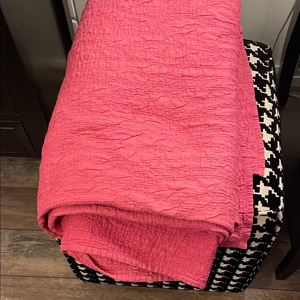 Crate&Barrel Beautiful Pink Quilted Throw and two pillow shams